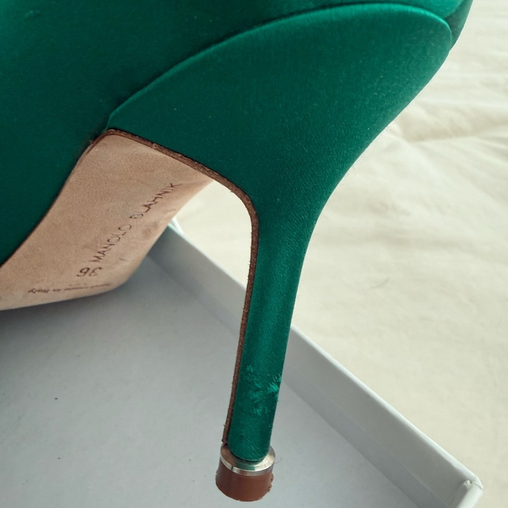 Manolo Blahnik Green Satin Pumps - Picture 7 of 12